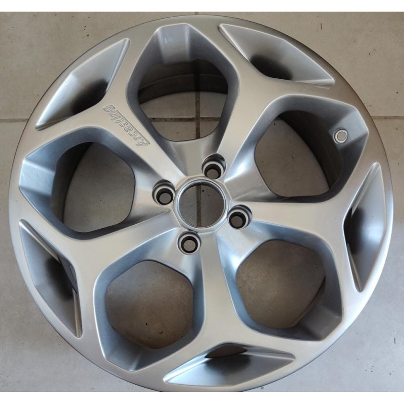 Cerchi in Lega Usati ARCASTING 17x7 ET40 Silver Cerchi in Lega Usati ARCASTING 17x7 ET40 Silver